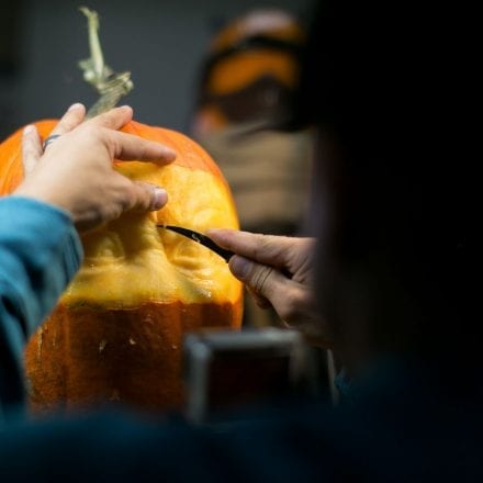 Video: Master pumpkin carver